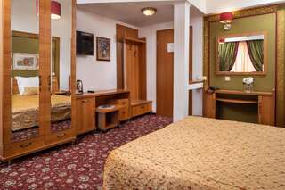 Отель Grand Hotel Брашов Стандартный двухместный номер с 1 кроватью или 2 отдельными кроватями и балконом-2